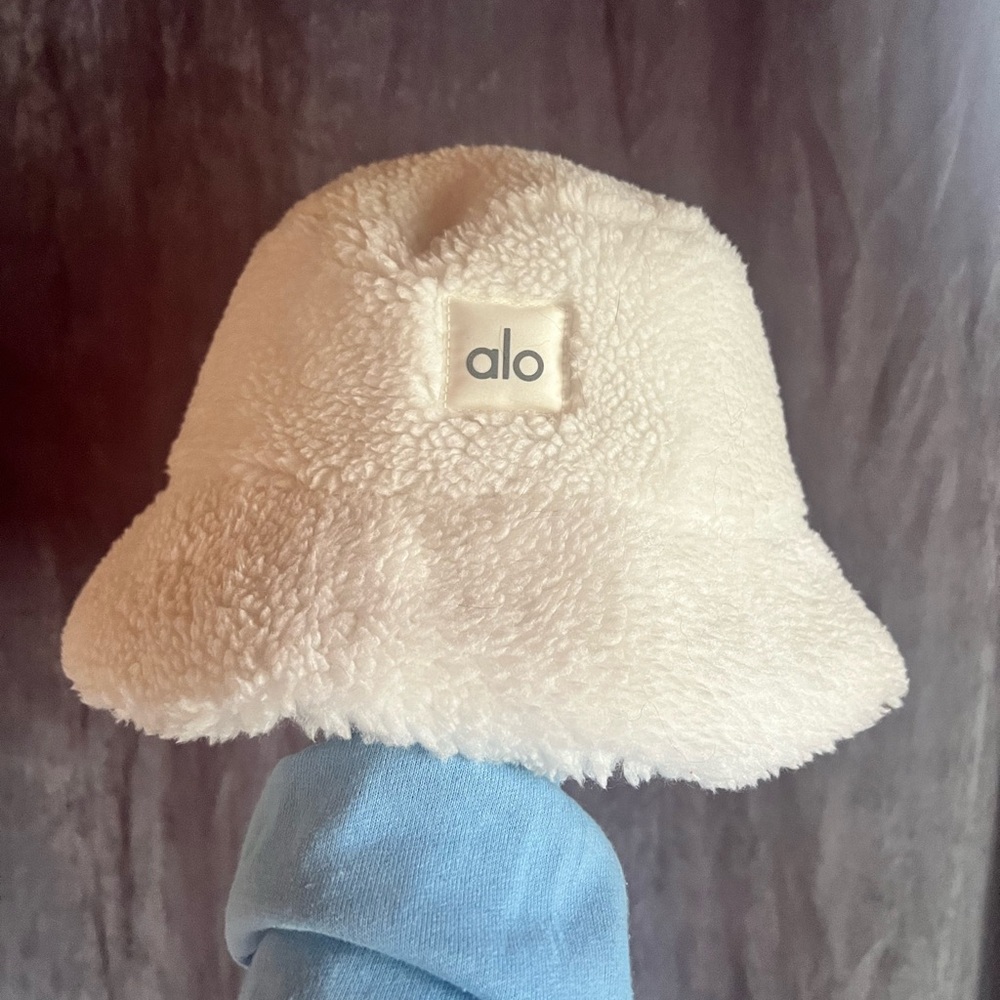 Fleece Alo Buckethat